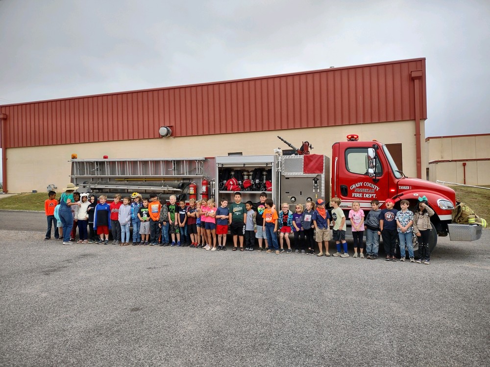 Ninnekah Elementary Students with Firetruck