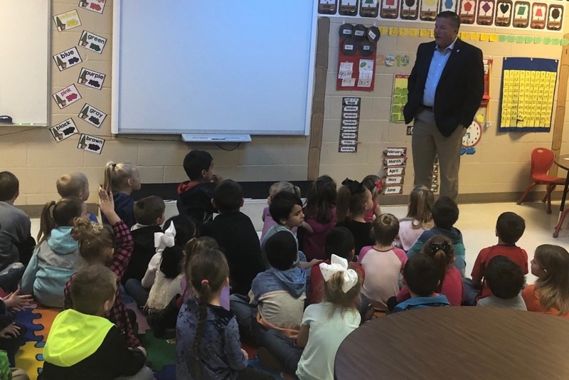 Senator Paxton Speaking to Ninnekah Kindergarteners